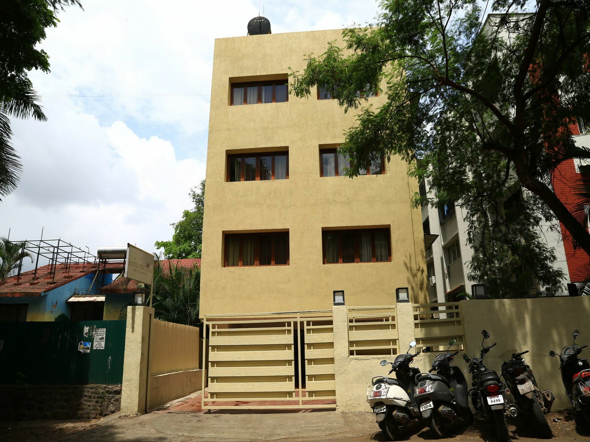 Oyo 13771 Executive Residency Hotel Pune Ngoại thất bức ảnh